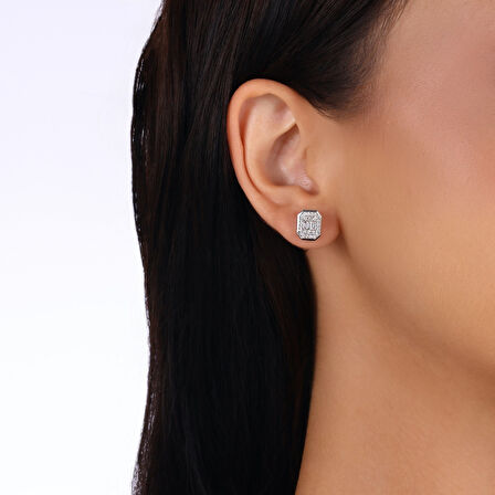 0.45 Karat Pırlanta Baget Taşlı Küpe