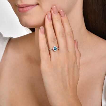 0.20 Karat Mavi Topaz Taşlı Pırlanta Yüzük