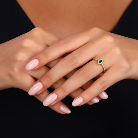 0.10 Karat Zümrüt Taşlı Pırlanta Yüzük