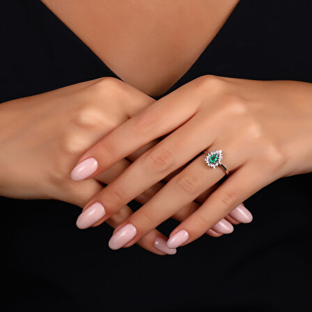 0.06 Karat Zümrüt Taşlı Pırlanta Yüzük