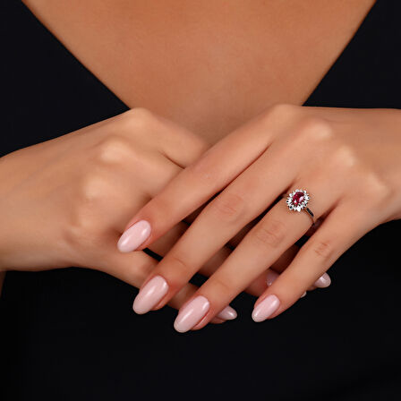 0.07 Karat Yakut Taşlı Pırlanta Yüzük