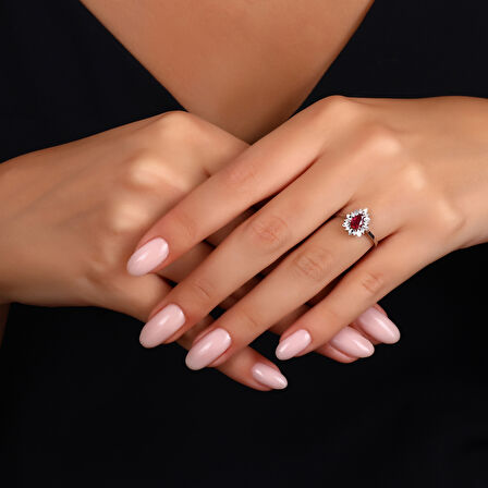 0.07 Karat Yakut Taşlı Pırlanta Yüzük