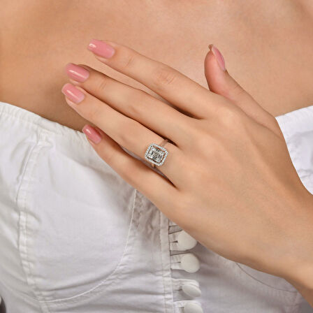 0.76 Karat Baget Pırlanta Yüzük