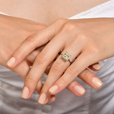 0.17 Karat Pırlanta Sarı Violet Taşlı Yüzük