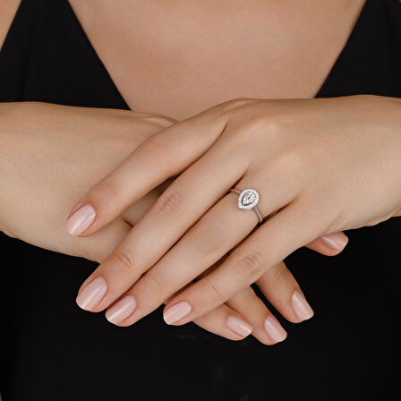 0.18 Karat Pırlanta Damla Yüzük