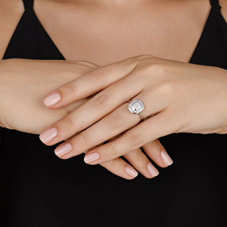 0.07 Karat Pırlanta Baget Yüzük