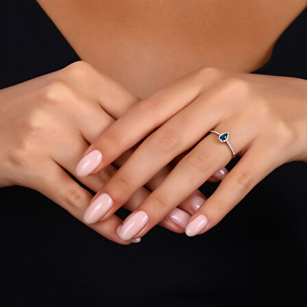 0.08 Karat London Blue Topaz Taşlı Pırlanta Yüzük