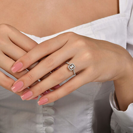 0.44 Karat Baget Pırlanta Yüzük