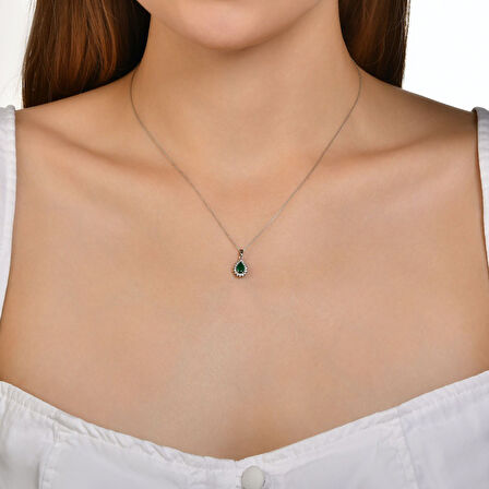 Zümrüt Taşlı Pırlanta Kolye