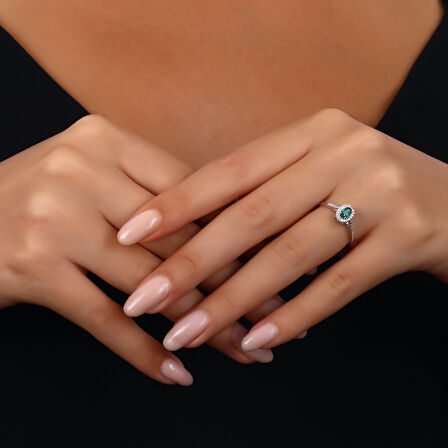 0.21 Karat Zümrüt Taşlı Pırlanta Fantezi Yüzük