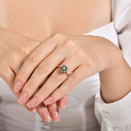 0.04 Karat Gül Elmas Yüzük