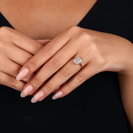 0.16 Karat Pırlanta Baget Taşlı Yüzük