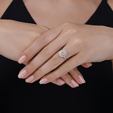 0.31 Karat Pırlanta Renkli Taşlı Yüzük