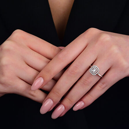 0.26 Karat Pırlanta Baget Yüzük