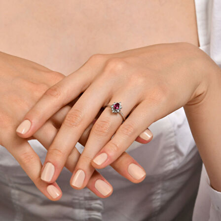 0.12 Karat Yakut Taşlı Pırlanta Yüzük