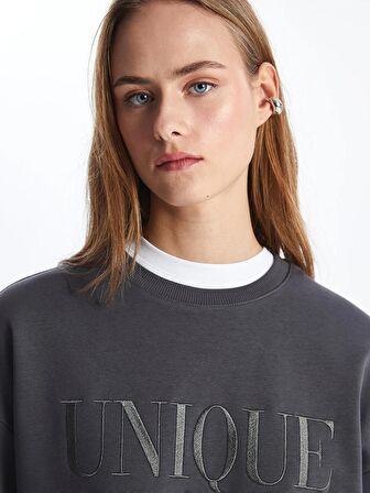 Bisiklet Yaka Nakışlı Uzun Kollu Oversize Kadın Sweatshirt