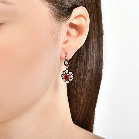 0.09 Karat Yakut Renkli Elmas Küpe