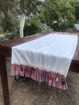 Fırfırlı Kırmızı Pötikare Püsküllü Runner & Ranir