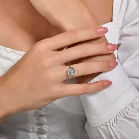 0.13 Karat Baget Pırlanta Yüzük