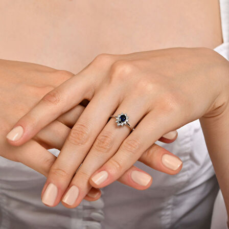 0.03 Karat Damla Safir Taşlı Pırlanta Yüzük