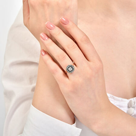 0.14 Karat Baget Taşlı Elmas Yüzük