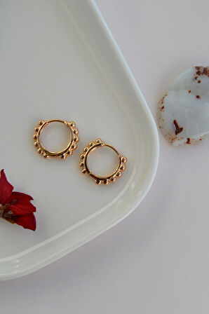 Rose Gold Top Detaylı Halka Küpe – Günlük Kullanıma Uygun, Dayanıklı Tasarım Top Detaylı Rose Halka Küpe | Günlük ve Şık