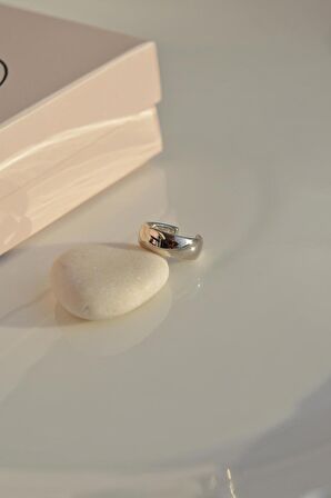 Gümüş Renkli Bombeli Sıkıştırmalı Sade Kıkırdak Küpesi Earcuff