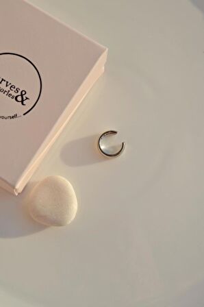 Gümüş Renkli Bombeli Sıkıştırmalı Sade Kıkırdak Küpesi Earcuff
