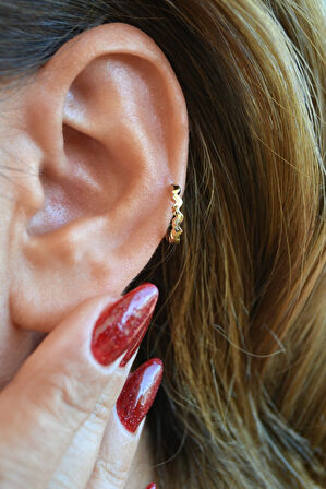 Sıralı Kalpler Halka Piercing – Helix, Kıkırdak ve Kulak Lobu