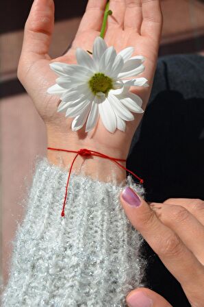 Kırmızı İpli Mini U Harf Bileklik