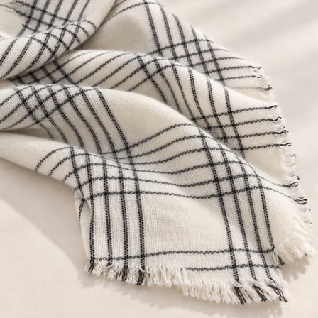 NOIR ÉLITE | Parisian Chic Ekose Desenli Ekru Siyah Kadın Şal – Old Money Stil, Yumuşak Dokulu, Saçaklı Oversize Kışlık Omuz ve Boyun Şalı – 67 × 175 cm