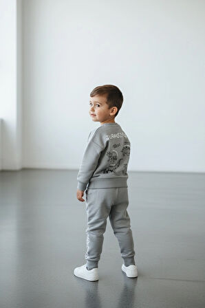 SaraKids 2 Yaş Erkek Bebek Takım – Açık Gri Üst & Alt – Dinozor Baskılı
