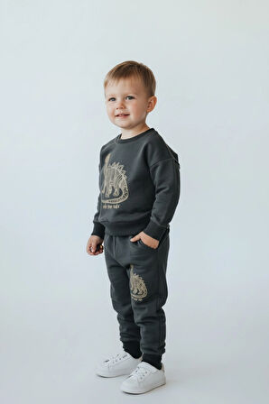 Sarakids 1 Yaş Erkek Bebek Takım – Füme Üst & Alt – Dinazor Baskılı