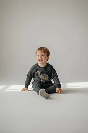 Sarakids 1 Yaş Erkek Bebek Takım – Füme Üst & Alt – Dinazor Baskılı