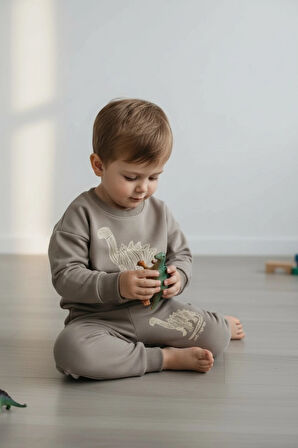 Sarakids 3 Yaş Erkek Bebek Takım – Bej Üst & Alt – Dinazor Baskılı