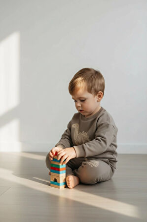 Sarakids 4 Yaş Erkek Bebek Takım – Bej Üst & Alt – Dinazor Baskılı