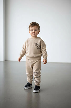 Sarakids 3 Yaş Erkek Bebek Takım – Bej Üst & Alt – Jurassic Period Baskılı Ürün