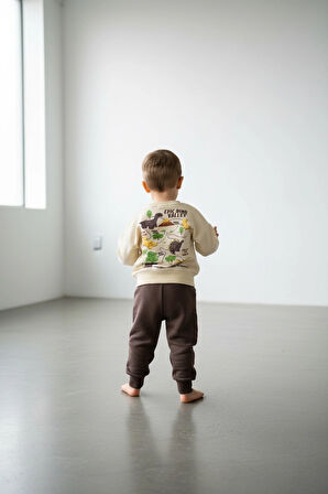 Sarakids 4 Yaş Erkek Bebek Takım – Bej Üst & Kahve Alt – Dino Valley Baskılı