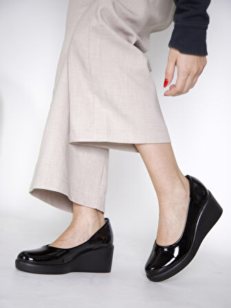 215651114-1 Kadın Topuklu Ayakkabı Siyah Deri Rugan