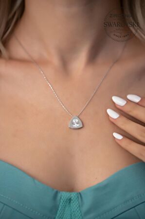 Swarovski Taşlı Üçgen Model Rodyum Kaplama Gümüş Zirconia Kolye