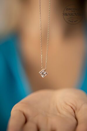 Swarovski Taşlı Kare Model Rose Kaplama Gümüş Zirconia Kolye