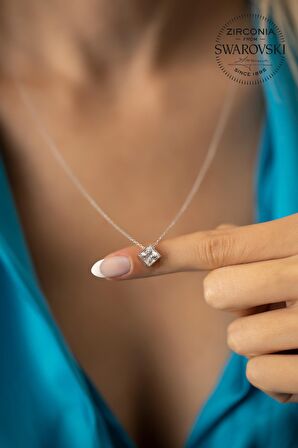 Swarovski Taşlı Kare Model Gümüş Zirconia Kolye