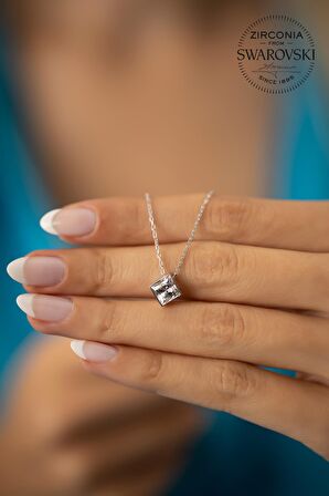 Swarovski Taşlı Kare Model Gümüş Zirconia Kolye