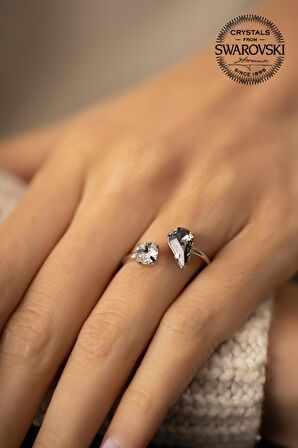 Swarovski Taşlı Damla ve Tektaş Model Gümüş Crystal Yüzük