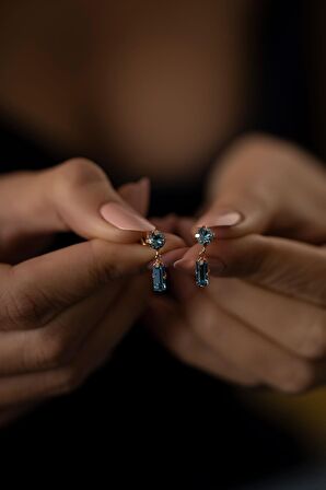 Swarovski Taşlı Çubuk ve Tektaş Model Rose Kaplama Gümüş Crystal Küpe