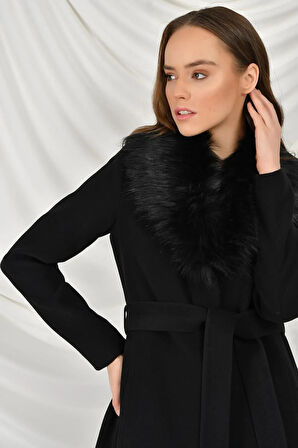 Kürk Yaka Detaylı Kaban