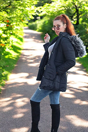 Kışlık Orta Boy Kürklü Kapüşonlu Su Geçirmez Şık Kadın Şişme Mont