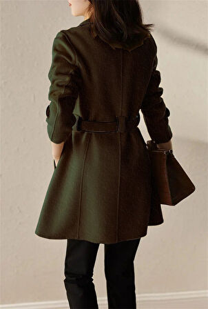 Şık Yaka Kaban ve Kemer Kaşe Kadın