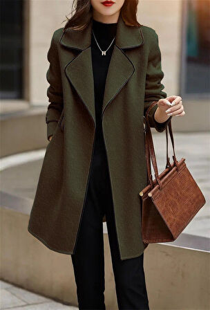 Şık Yaka Kaban ve Kemer Kaşe Kadın