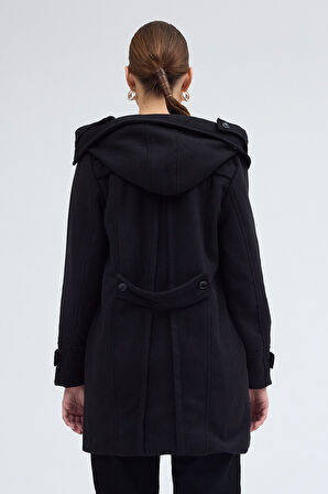 Yaka Detaylı Büyük Düğmeli Kaşe Kaban